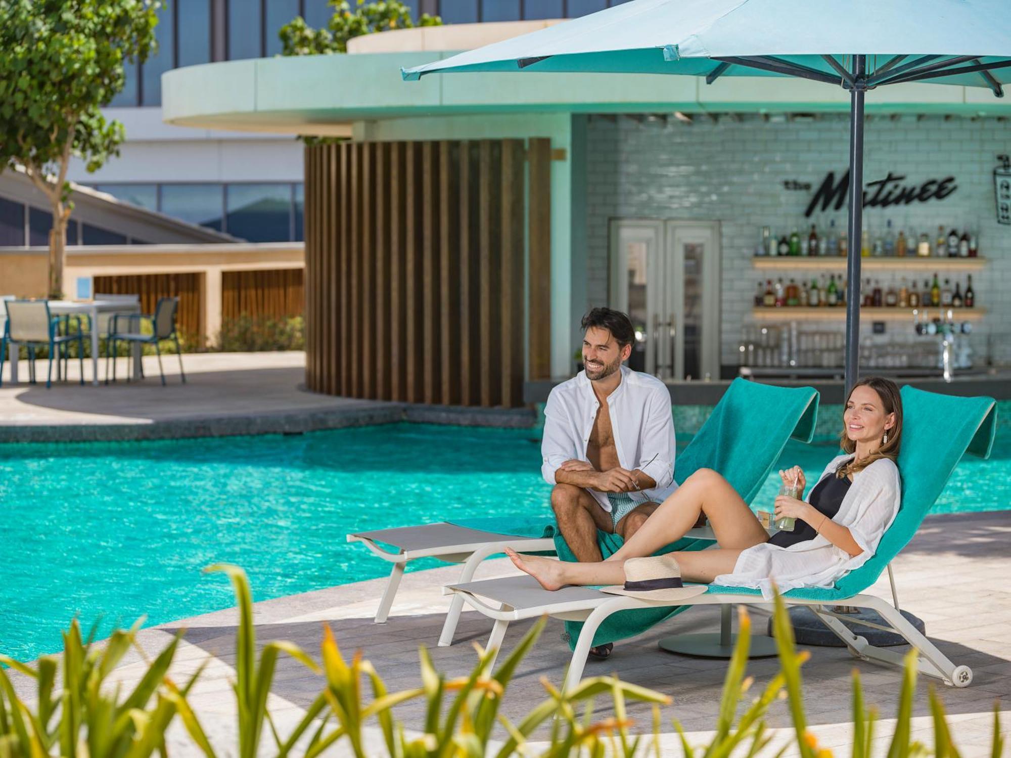 מלון The Wb Abu Dhabi, Curio Collection By Hilton מראה חיצוני תמונה The Met pool bar