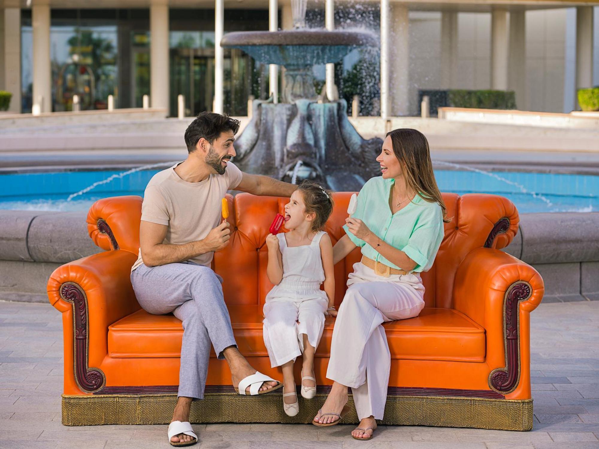 מלון The Wb Abu Dhabi, Curio Collection By Hilton מראה חיצוני תמונה Family at the resort