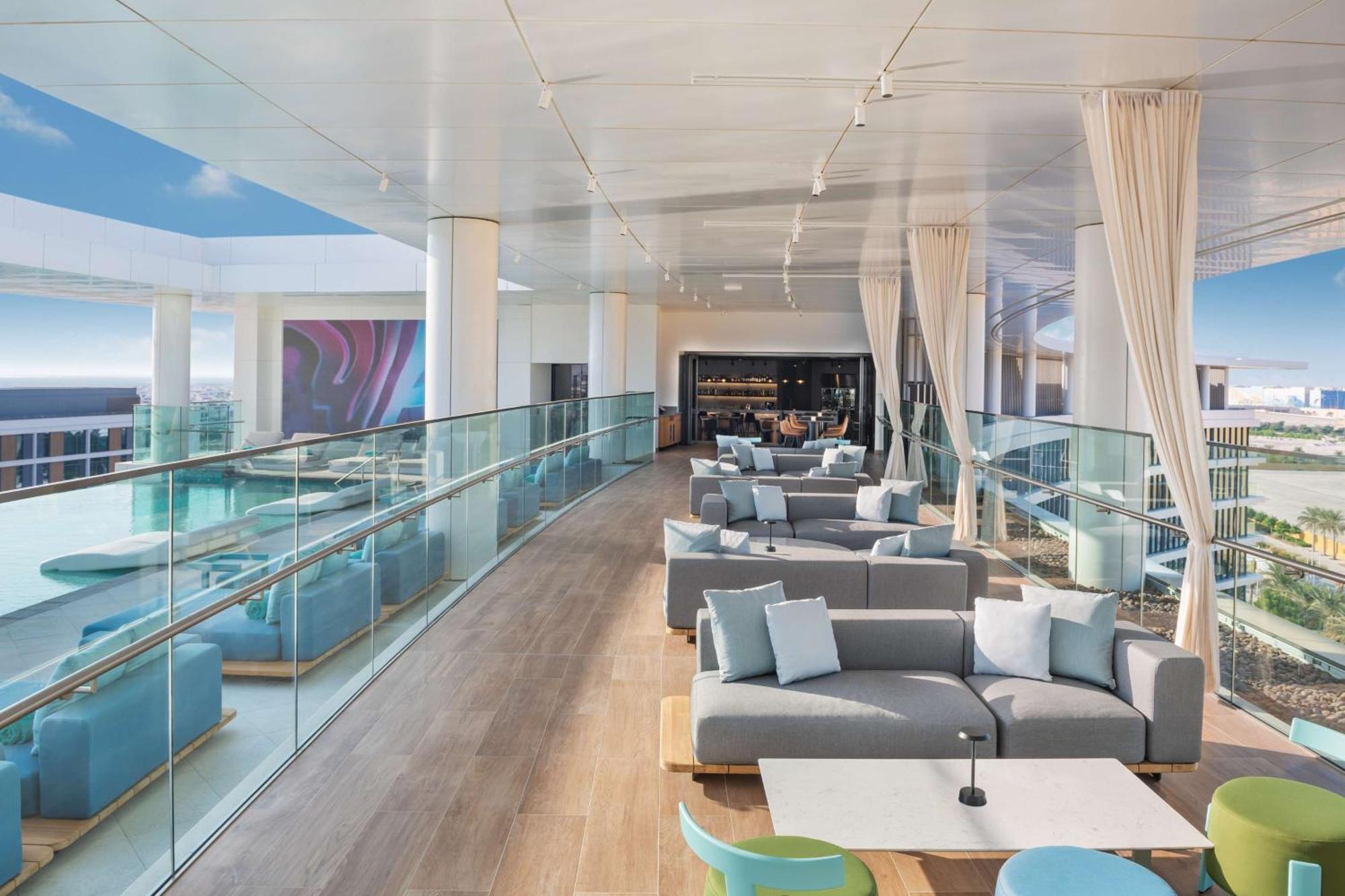 מלון The Wb Abu Dhabi, Curio Collection By Hilton מראה חיצוני תמונה The Sky Bar