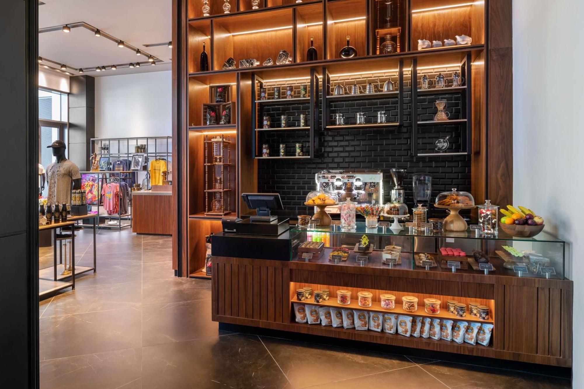 מלון The Wb Abu Dhabi, Curio Collection By Hilton מראה חיצוני תמונה The interior of the R.E.D. store in the London Marriott Grand Ballroom