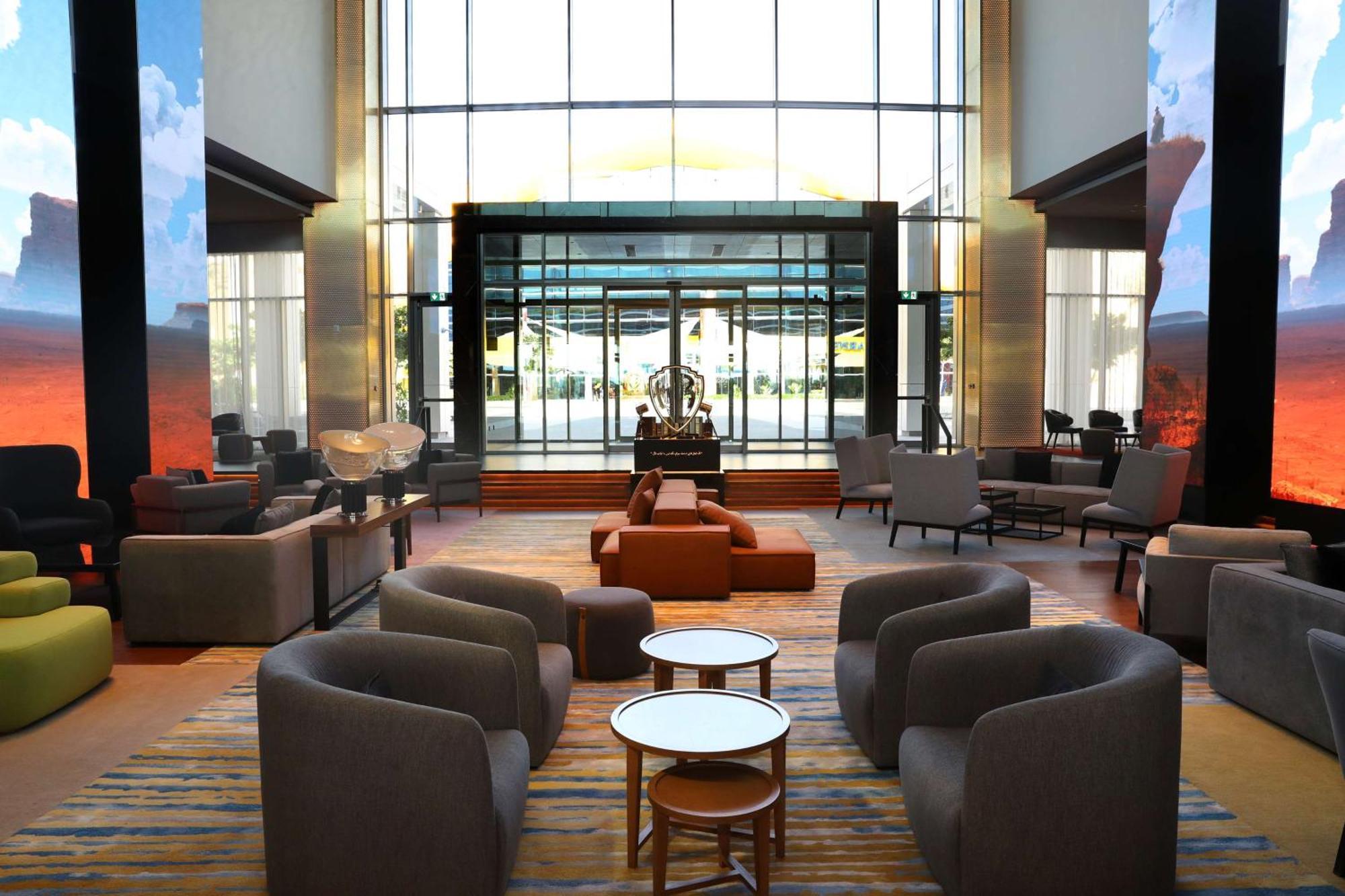 מלון The Wb Abu Dhabi, Curio Collection By Hilton מראה חיצוני תמונה The lobby of the hotel